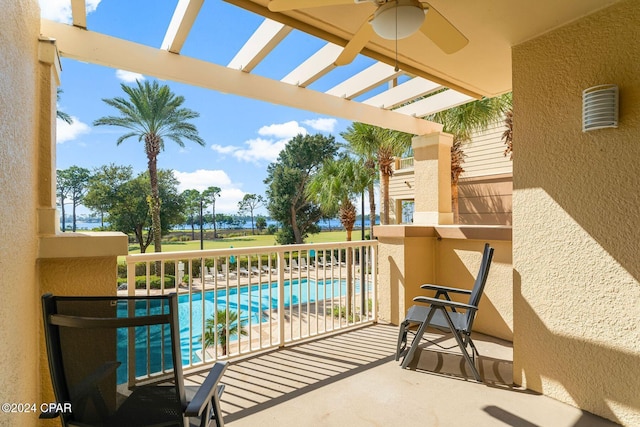 balcony featuring ceiling fan