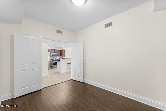 unfurnished room with light hardwood / wood-style flooring