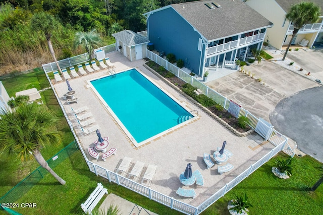 view of swimming pool featuring a patio area and a lawn