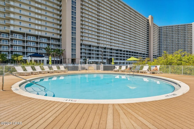 view of swimming pool