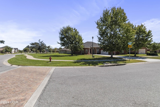 view of front of home featuring a front yard