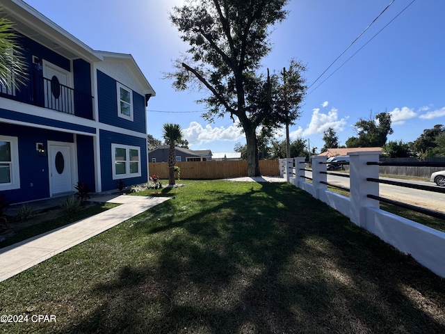 view of yard featuring a balcony