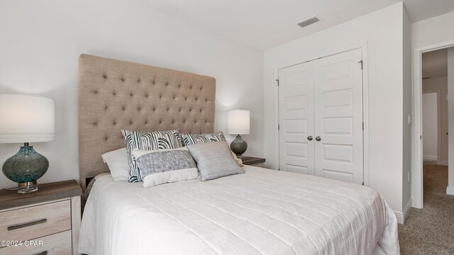 bedroom featuring carpet floors and a closet