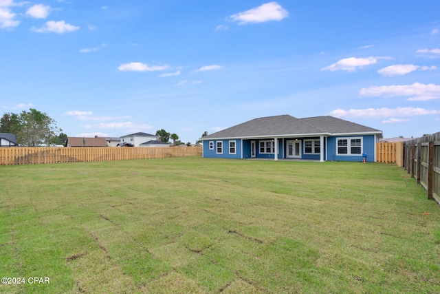 view of front of house featuring a front lawn