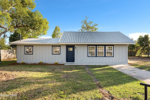 ranch-style house with a front yard