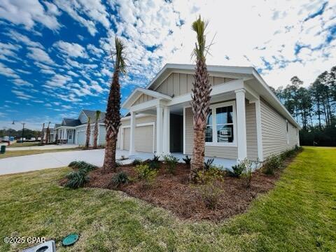 view of front facade featuring a garage and a front yard