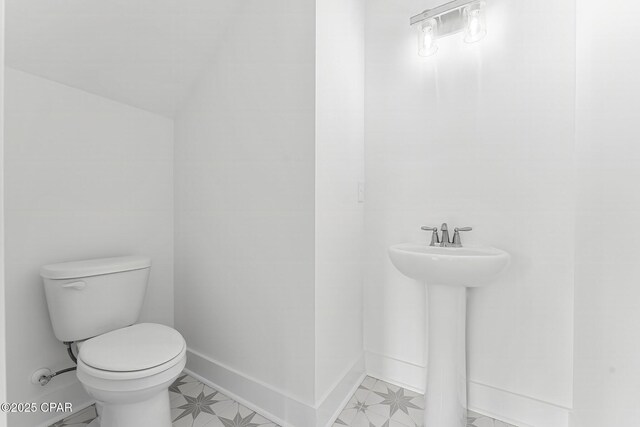 bathroom featuring sink and toilet