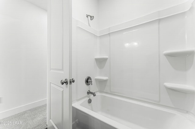 bathroom with tub / shower combination