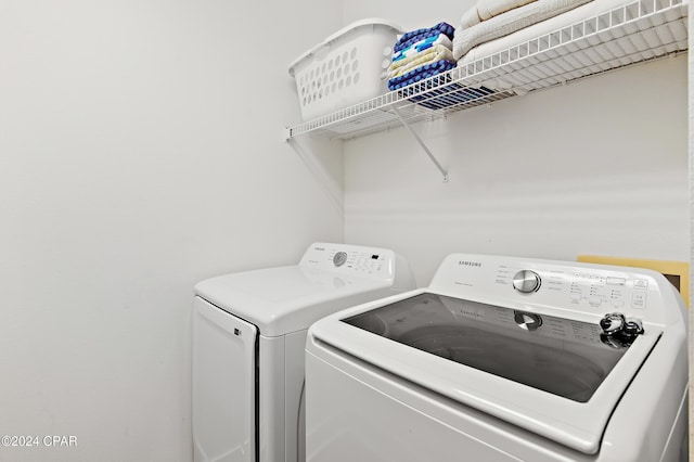 laundry room with independent washer and dryer