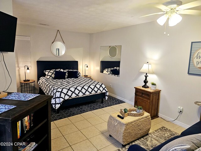 living room featuring a textured ceiling and ceiling fan