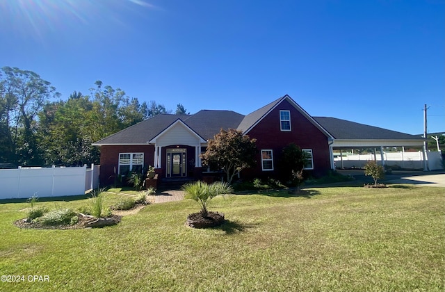 view of front of property featuring a front yard