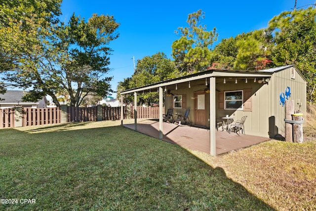 view of yard with ceiling fan