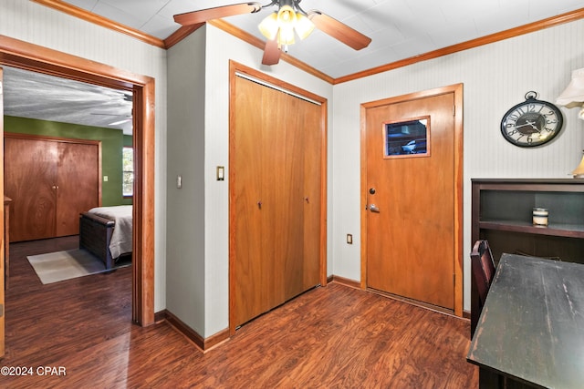 foyer featuring dark hardwood / wood-style flooring, ceiling fan, and ornamental molding