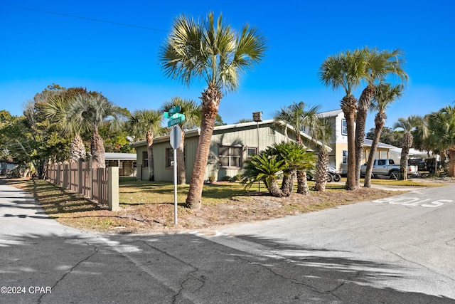 view of front of property