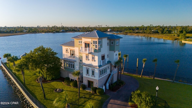 bird's eye view with a water view