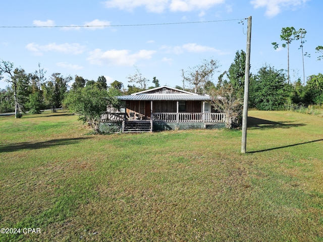 view of front facade with a front lawn