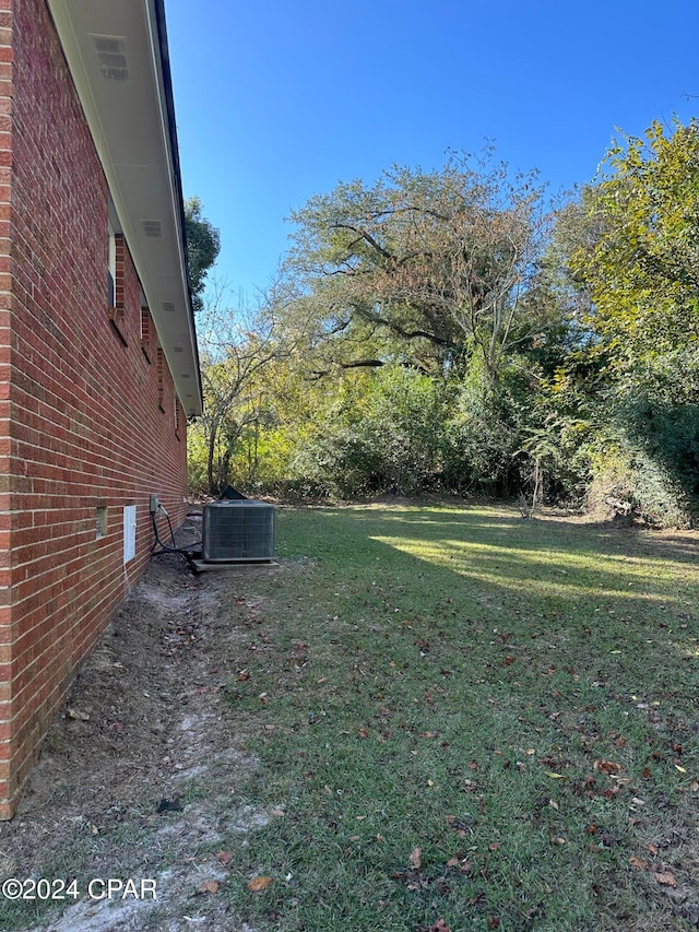 view of yard featuring cooling unit