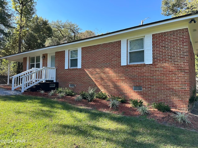 view of front of house with a front yard