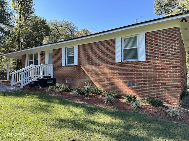 2849 Miltonia Ave, Marianna, FL 32448 - single story home featuring crawl space, a front yard, and brick siding