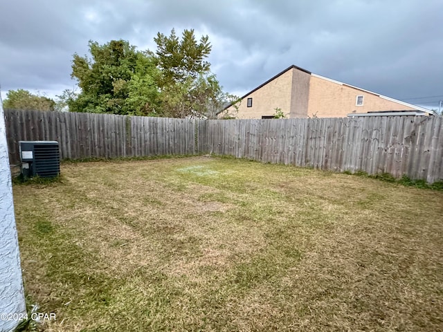 view of yard featuring cooling unit