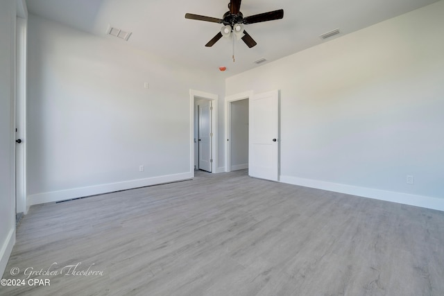 unfurnished room with light wood-type flooring and ceiling fan