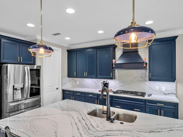 kitchen with blue cabinets, stainless steel refrigerator with ice dispenser, sink, tasteful backsplash, and white gas cooktop