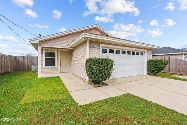 view of front of property featuring a front lawn and a garage