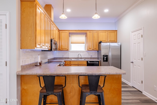 dining area featuring an inviting chandelier, hardwood / wood-style floors, and crown molding