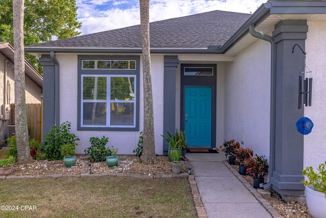 view of front of house featuring a garage and a front lawn