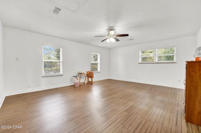 unfurnished room with dark wood-type flooring and ceiling fan