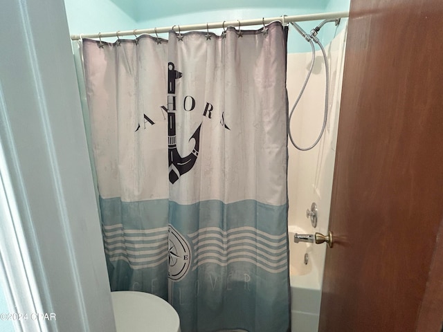 bathroom featuring shower / tub combo with curtain