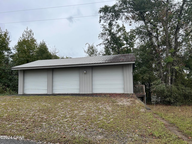 garage featuring a yard