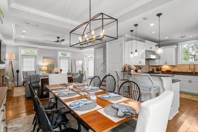 dining space featuring a ceiling fan, light wood-style floors, and visible vents