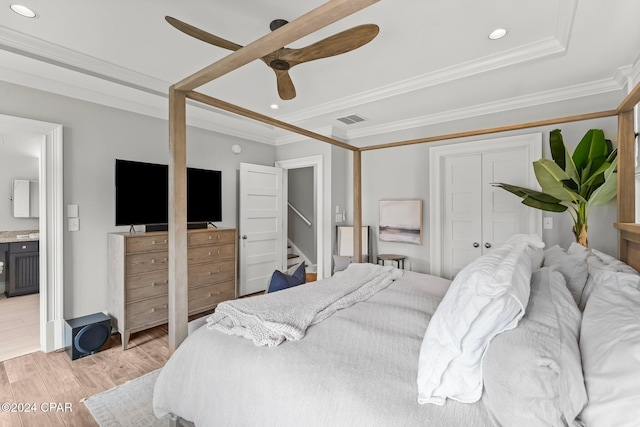 bedroom featuring light wood finished floors, visible vents, recessed lighting, crown molding, and a raised ceiling