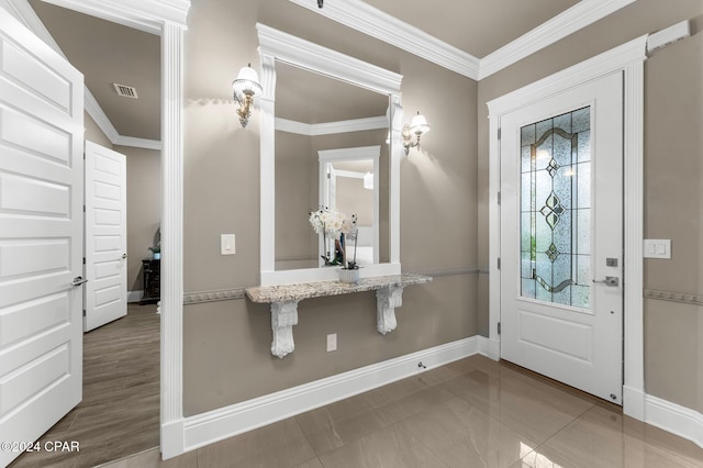 foyer entrance featuring crown molding