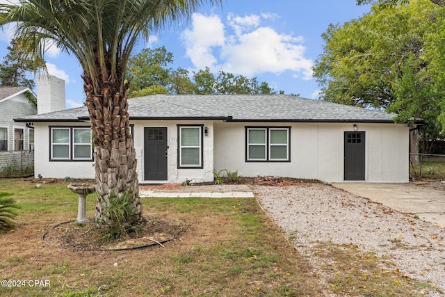 ranch-style house featuring a front lawn