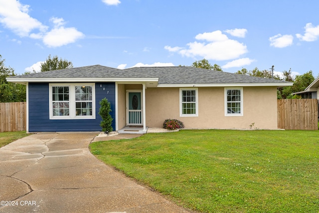 ranch-style home featuring a front yard