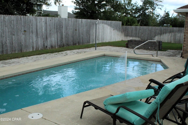 view of swimming pool