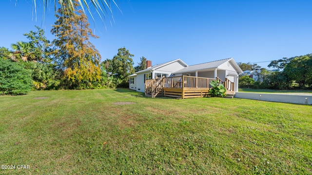 view of front of property featuring a front yard and a deck