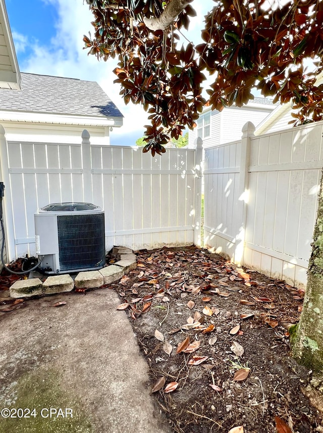 view of yard featuring central AC unit