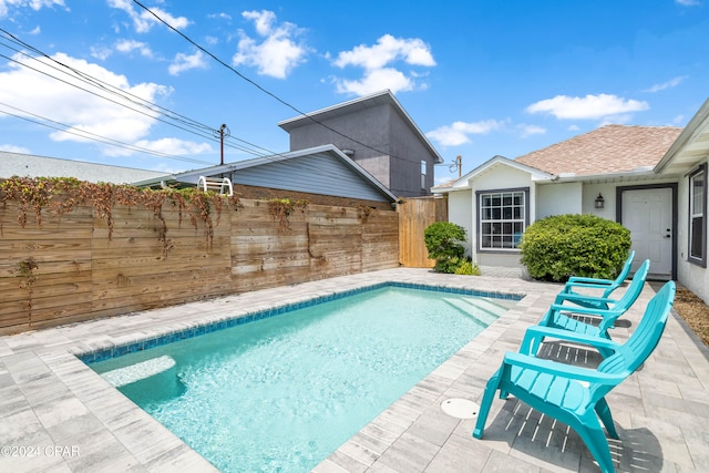 view of swimming pool