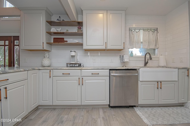 kitchen featuring dishwasher, a wealth of natural light, backsplash, and light wood-style flooring