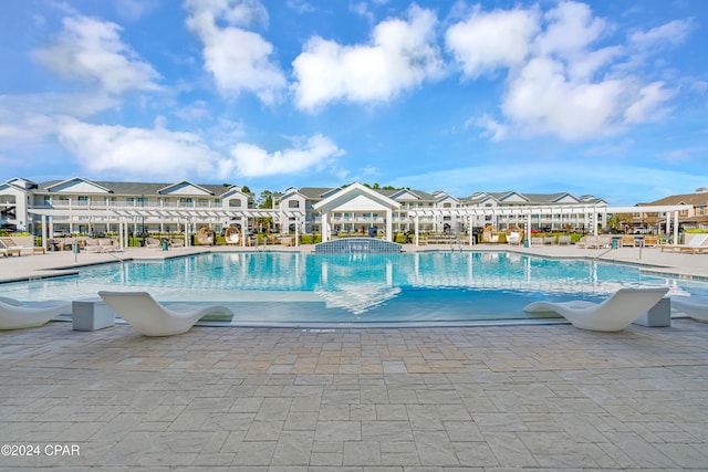 view of swimming pool featuring a patio