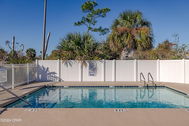 view of swimming pool