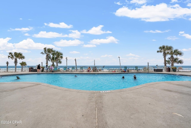 view of swimming pool featuring a water view