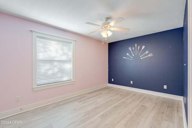 empty room featuring light hardwood / wood-style floors and ceiling fan