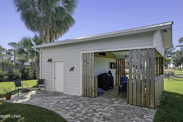 view of outbuilding featuring a yard