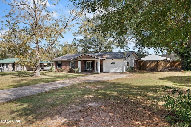 single story home featuring a front lawn