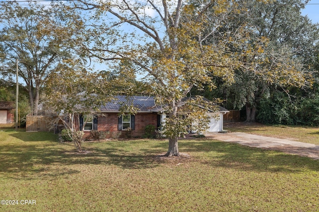 view of front of home with a front lawn