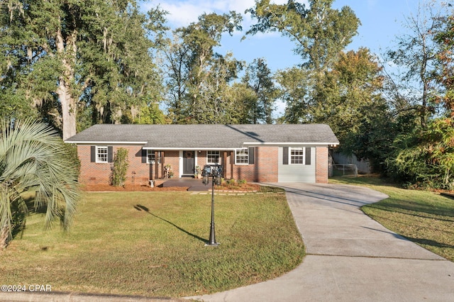 ranch-style house with covered porch and a front yard